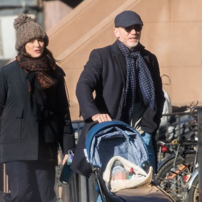 Rachel Weisz and Daniel Craig are walking with their baby in stroller.